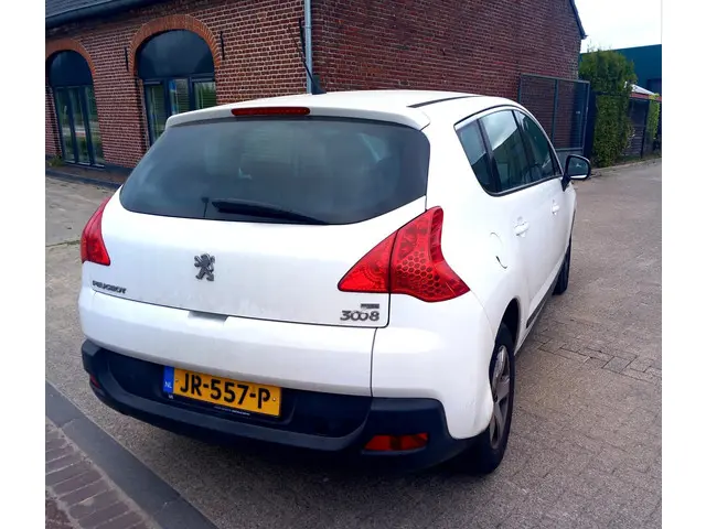 Peugeot 3008 1.6 HDiF Active 2013 Diesel 4
