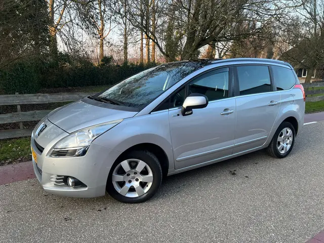 Peugeot 5008 1.6 THP Style 7p. Clima Pano 2013 Benzine 2