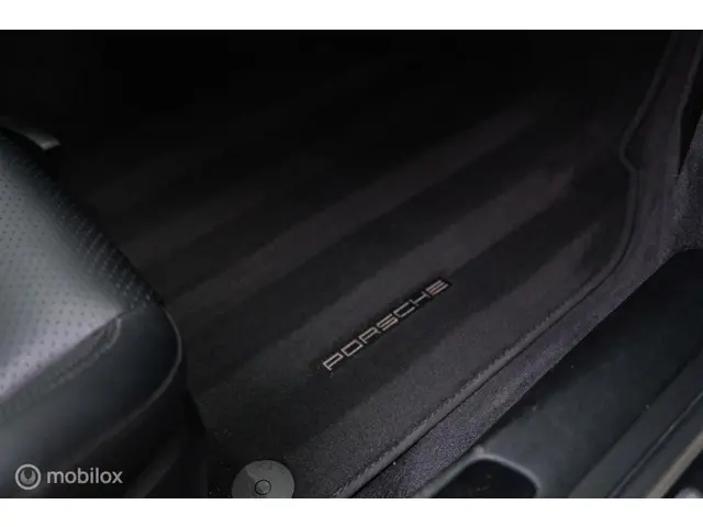 Porsche 911 3.0 Carrera 2020 Benzine 35