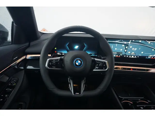BMW 5 Serie Touring 530e 2025 Hybride Benzine 7