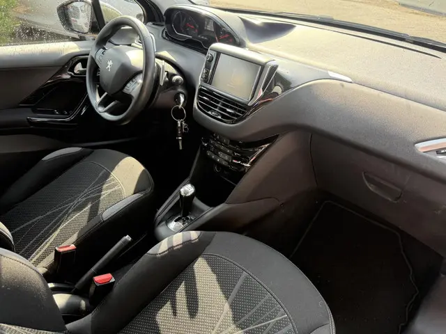 Peugeot 208 1.2 e-VTi automaat 2014 Benzine 8