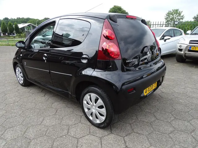 Peugeot 107 1.0 Envy AIRCO/BT/5 DEURS 2014 Benzine 4