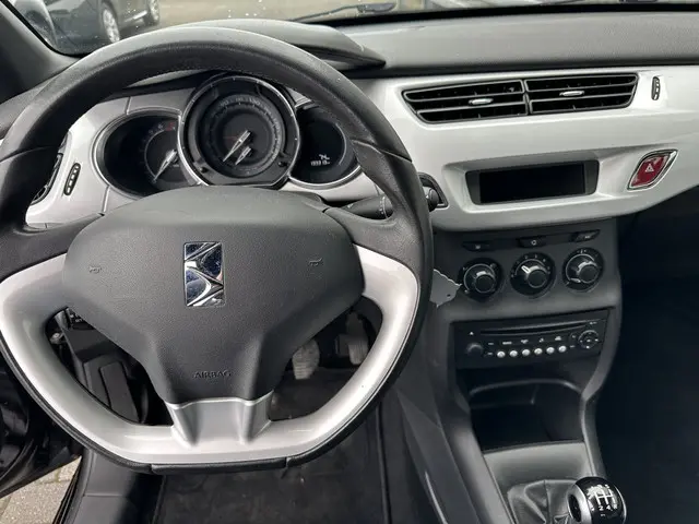 Citroën DS3 1.2 PureTech So Chic 2015 Benzine 4