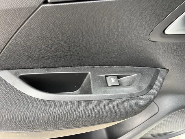 Peugeot 2008 1.2 Turbo 100 PK Active Pack 2021 Benzine 39