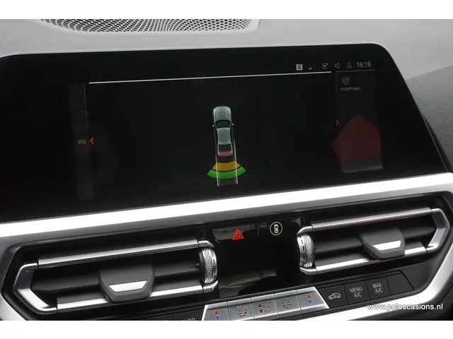 BMW 3 Serie 318i 2021 Benzine 29