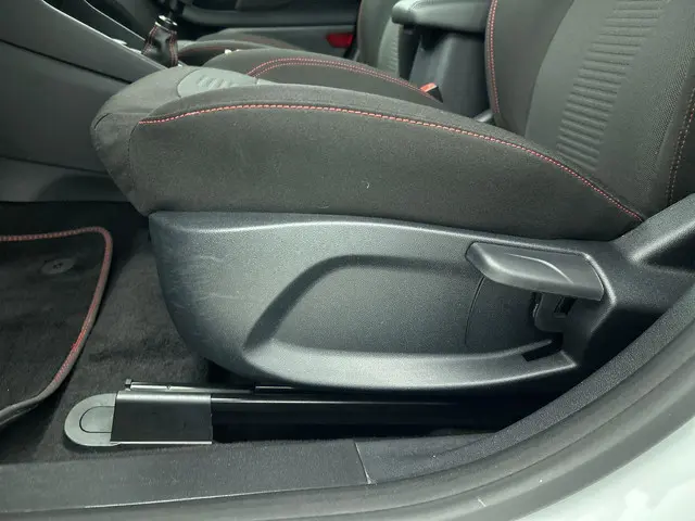 Ford Fiesta 1.0 EcoBoost Hybrid ST-Line 2022 Benzine 17