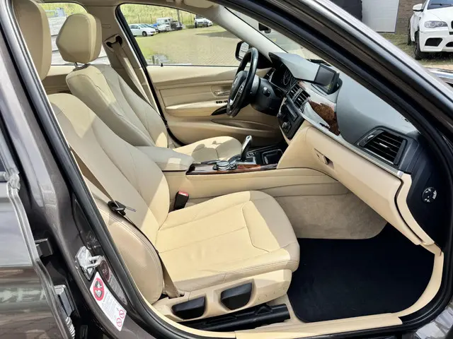 BMW 3 Serie Touring 328i High Executive 2014 Benzine 26