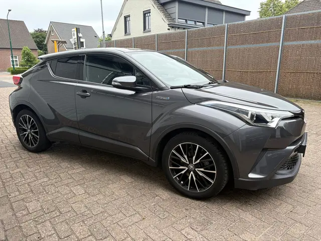 Toyota C-HR 2