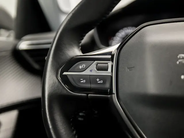 Peugeot 2008 1.2 PureTech Sport 2021 Benzine 20