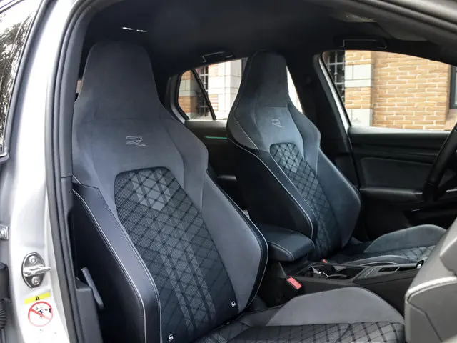 Volkswagen Golf 1.5 eTSI R-Line 2022 Benzine 38