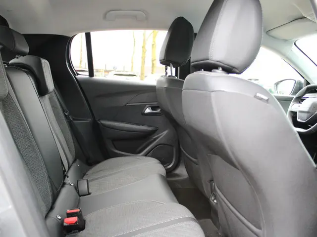 Peugeot 208 1.2 PureTech 100 Allure 2024 Benzine 8