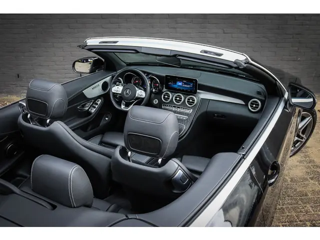 Mercedes-Benz C-Klasse Cabrio 180 AMG Line 2023 Benzine 6