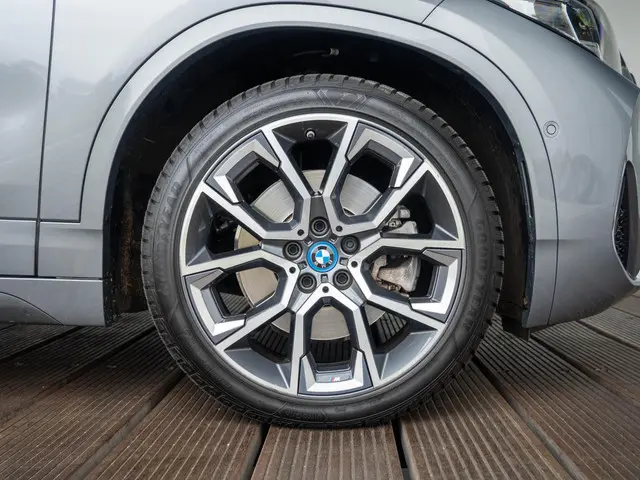 BMW X2 xDrive25e 2022 Hybride Benzine 6
