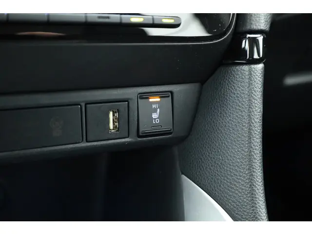 Toyota Yaris 1.5 Hybrid Active 2022 Hybride Benzine 29