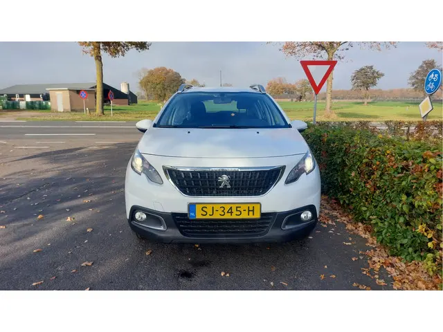 Peugeot 2008 1.2 PureTech Blue Lion 2018 Benzine 8