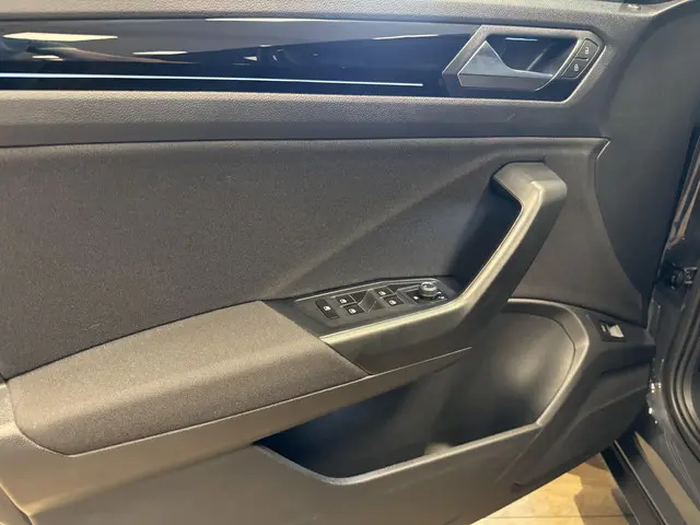 Volkswagen T-Roc 1.5 TSI Sport 2021 Benzine 16