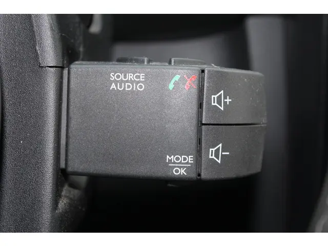 Renault Clio Estate 0.9 TCe Limited 2020 Benzine 34