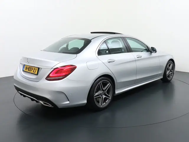 Mercedes-Benz C-Klasse 180 AMG line 2019 Benzine 2