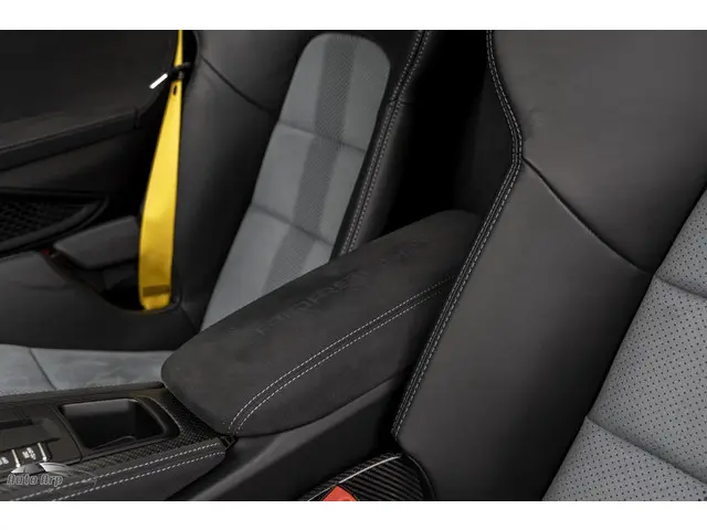 Porsche 718 GT4 RS 2022 Benzine 34