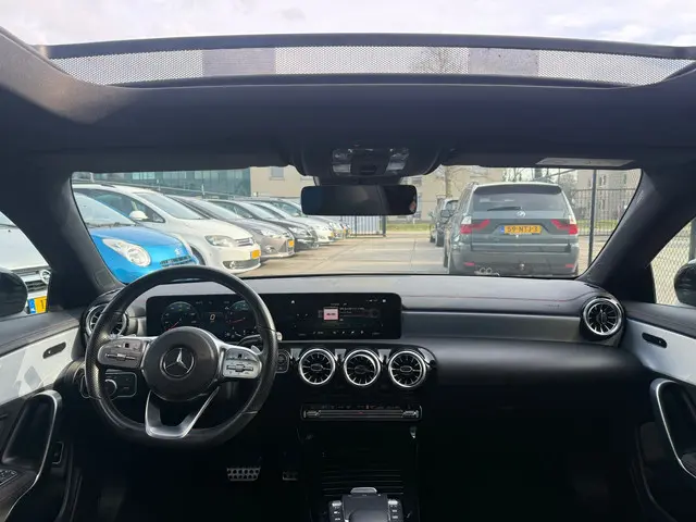 Mercedes-Benz CLA 180 AMG Line 2023 Benzine 2