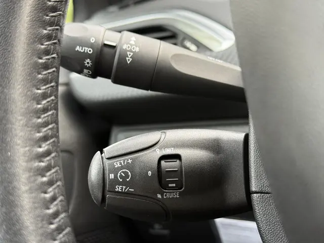 Peugeot 2008 1.2 PureTech Signature 2019 Benzine 19