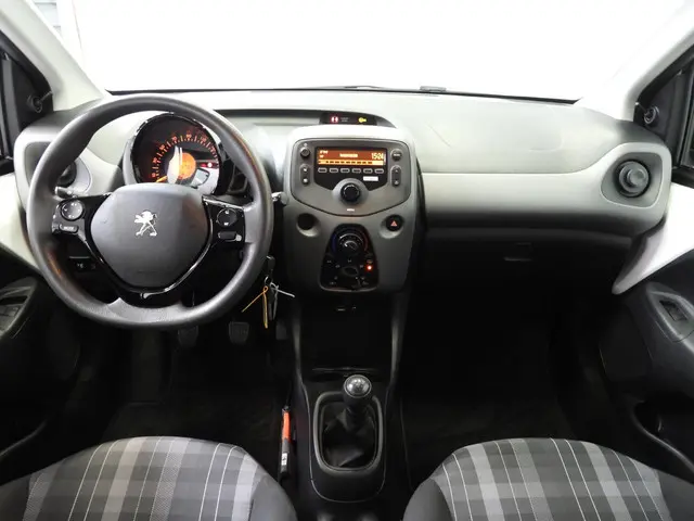 Peugeot 108 1.0 e-VTi Active Premium 2020 Benzine 5