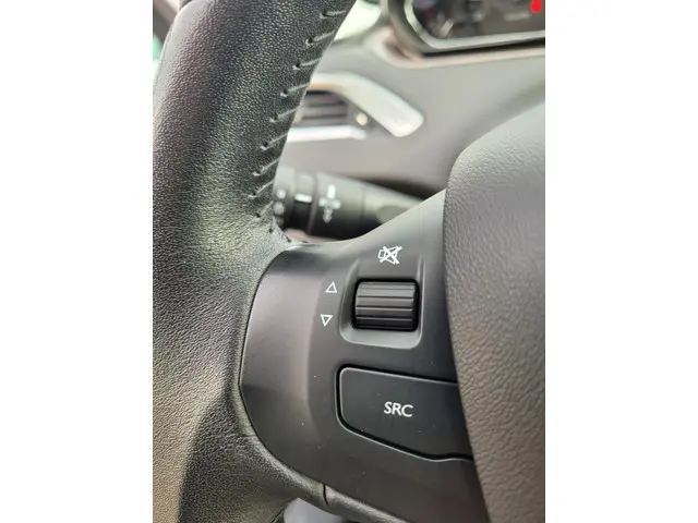 Peugeot 2008 1.2 VTi Active 2013 Benzine 23