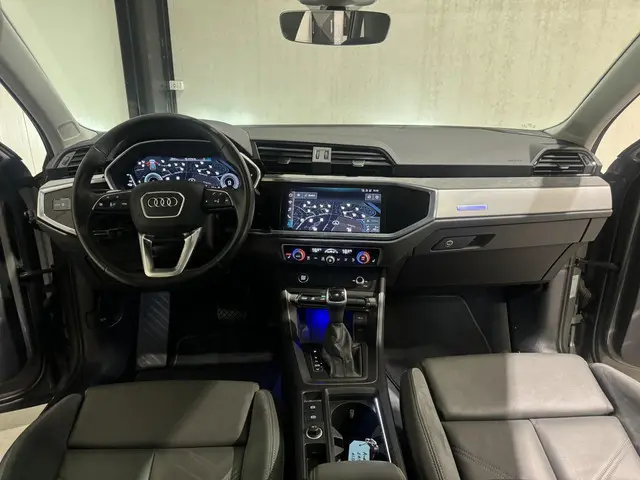 Audi Q3 45 TFSI e S edition 2021 Hybride Benzine 3