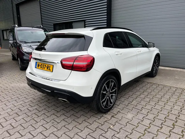 Mercedes-Benz GLA 200 Premium AUTOMAAT/XENON 2017 Benzine 4