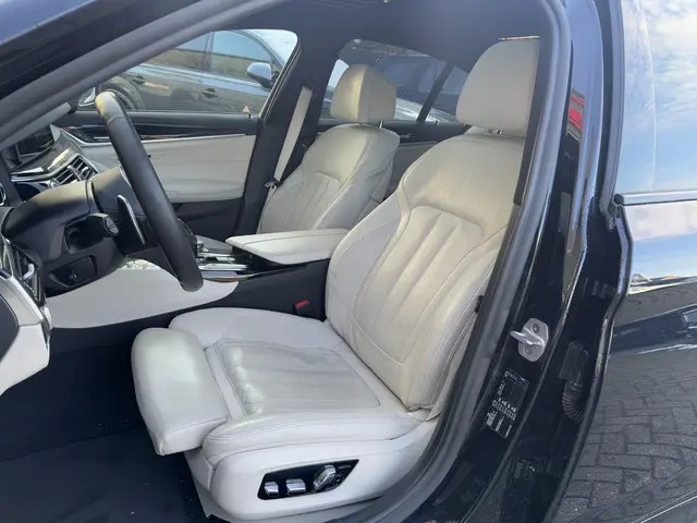 BMW 5 Serie M550i xDrive High Executive 2018 Benzine 15