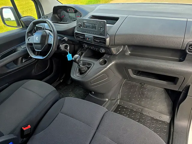 Peugeot Partner 1.2 PureTech Premium 2022 Benzine 13