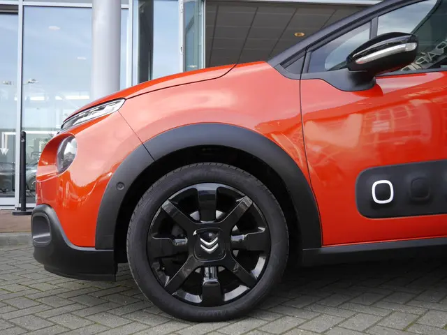Citroën C3 1.2 PureTech Automaat Shine 2017 Benzine 32