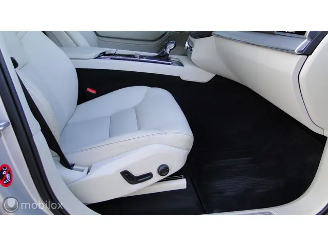 Volvo XC90 2.0 T6 AWD Momentum, 2016 2016 Benzine 37