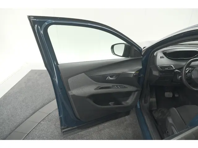 Peugeot 5008 PureTech 130 EAT8 Active Pack 2023 Benzine 73