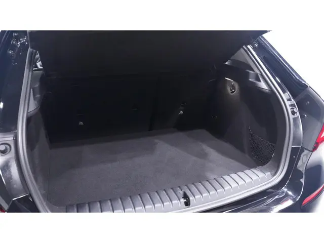 BMW 1 Serie 118i Advantage 2022 Benzine 42