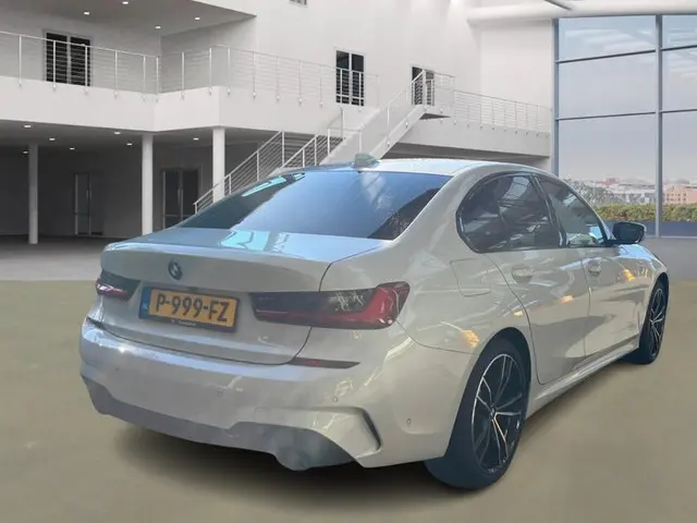 BMW 3 Serie 320e M-Sport 2022 Hybride Benzine 4