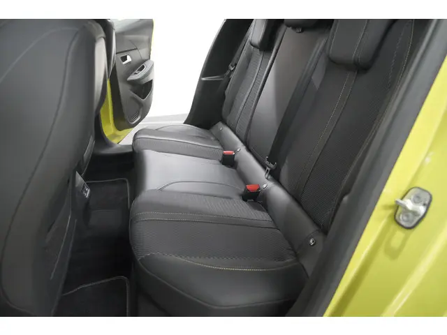 Peugeot 208 Hybrid 136 e-DCS6 GT 2024 Hybride Benzine 33