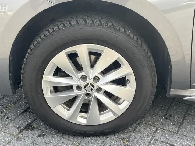 Škoda Kamiq 1.0 TSi DSG Style 2023 Benzine 26