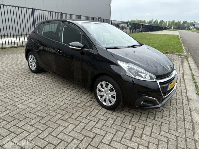 Peugeot 208 1.2 PureTech Blue Lion 2016 Benzine