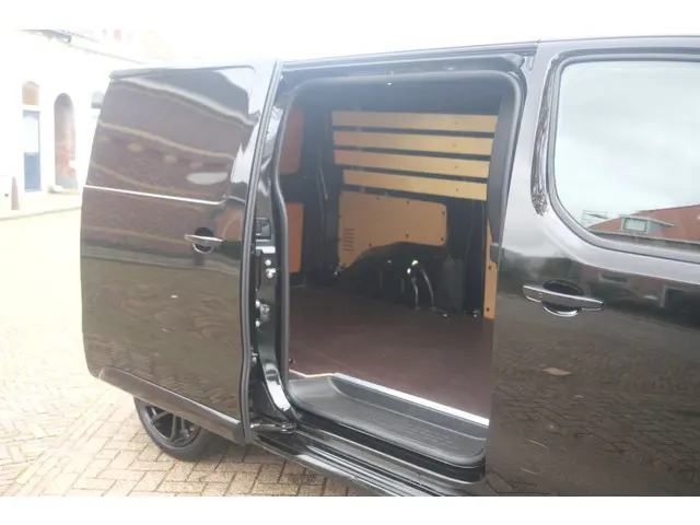 Citroën Jumpy M L2 2.0 BlueHDi 2024 Diesel 17