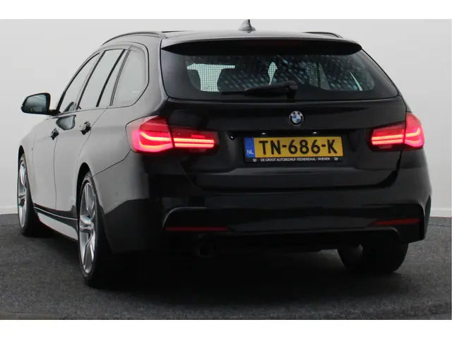 BMW 3 Serie Touring 318i M Sport Edition 2018 Benzine 22