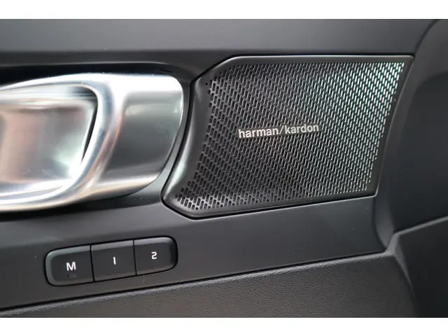 Volvo XC40 2.0 B4 Plus Dark 2025 Benzine 18