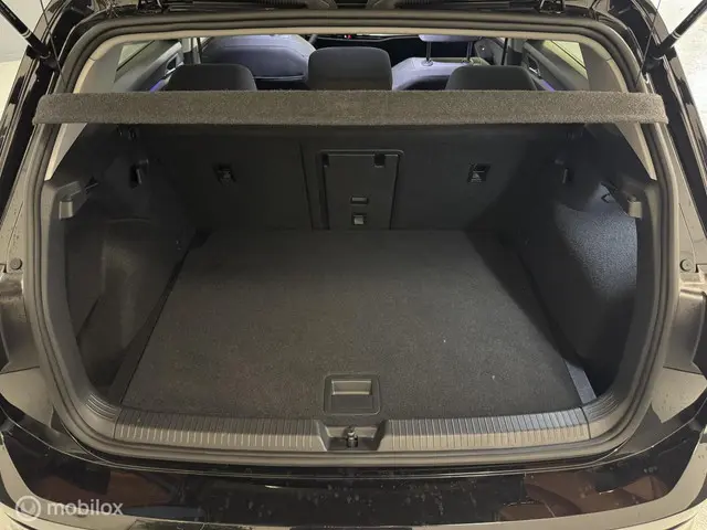 Volkswagen Golf 1.0 eTSI Life Business 2023 Benzine 18