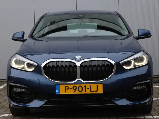 BMW 1 Serie 118i Business Edition 2022 Benzine 6