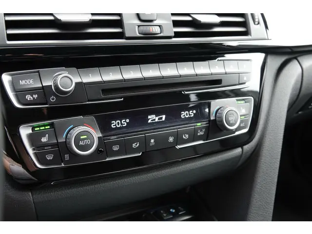 BMW 3 Serie Touring 320i 2017 Benzine 7