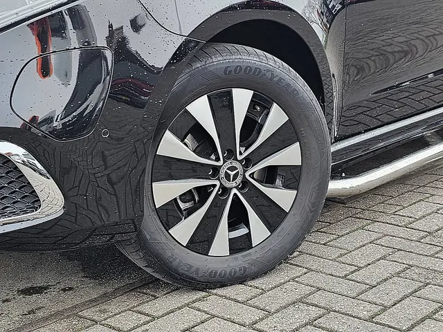 Mercedes-Benz EQV 300 2024 Elektrisch 15