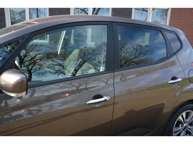 Kia Venga 1.6 CVVT automaat 2016 Benzine 19
