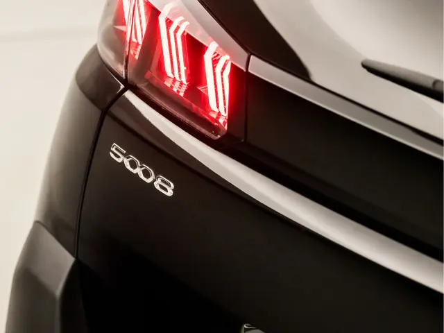 Peugeot 5008 1.2 PureTech Sport 7 Persoons 2021 Benzine 31