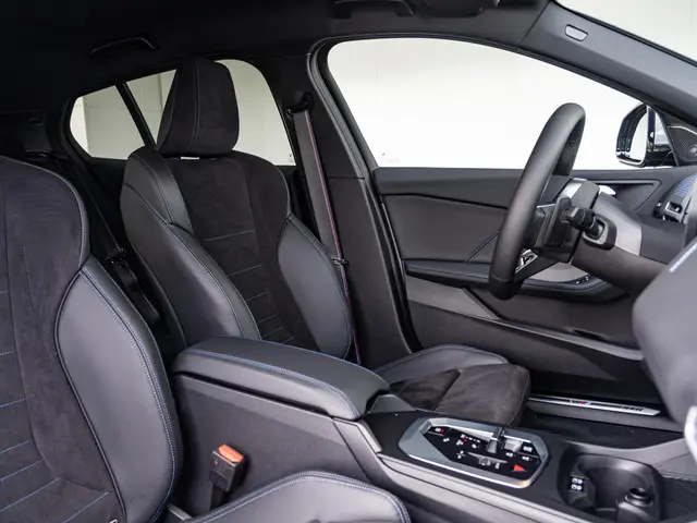 BMW 1 Serie 120 5-deurs 2024 Benzine 11
