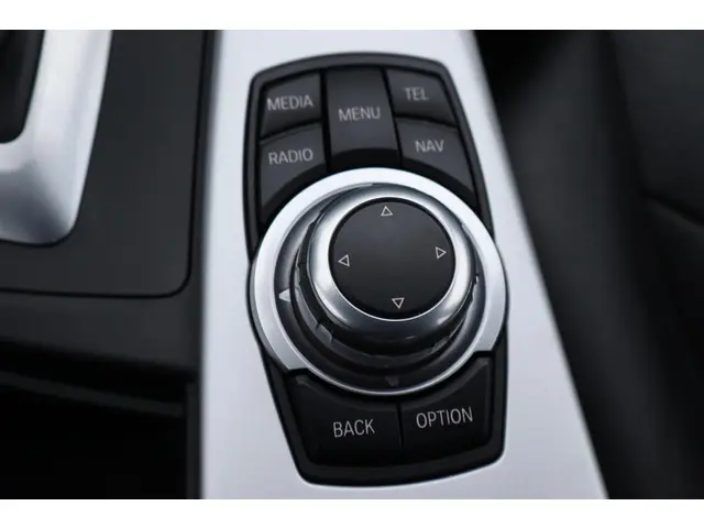 BMW 3 Serie 320i Executive 2013 Benzine 29